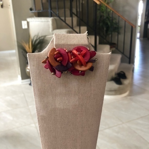 Vintage Clip On Earrings - Picture 2 of 4